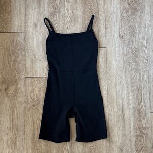 Aritzia Wilfred Women’s Black Freestyle 7” Romper